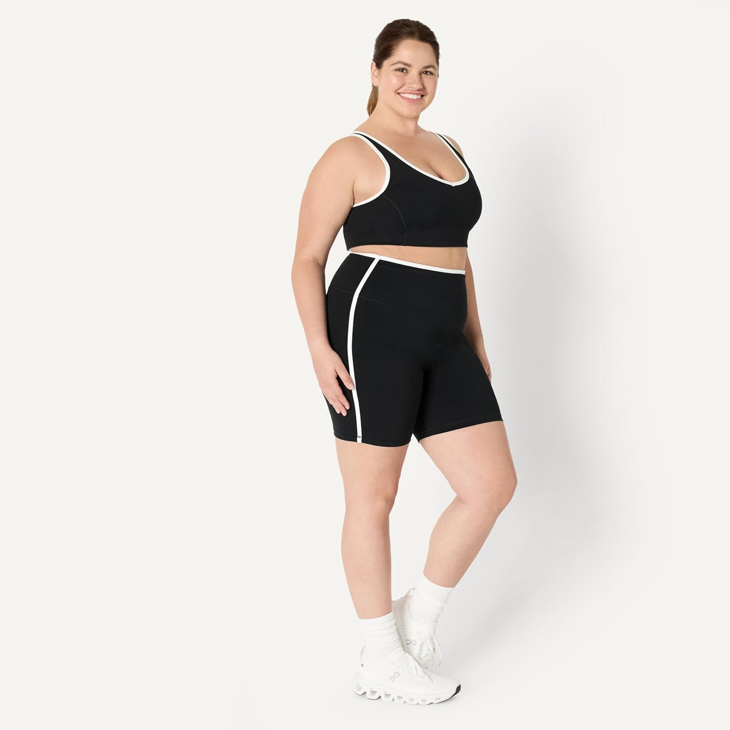 Thumbnail 6 de Amazon Essentials Women's Active FormFlex Buttery Soft High Waist Yoga Biker Shorts