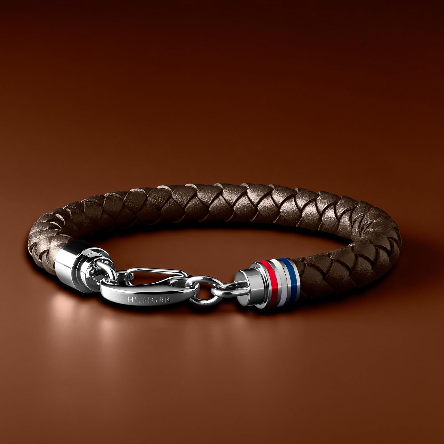 Detalle 2 de Tommy Hilfiger Jewelry Geflochtenes Lederarmband für Herren – Braun oder Schwarz, Butterfly-Verschluss