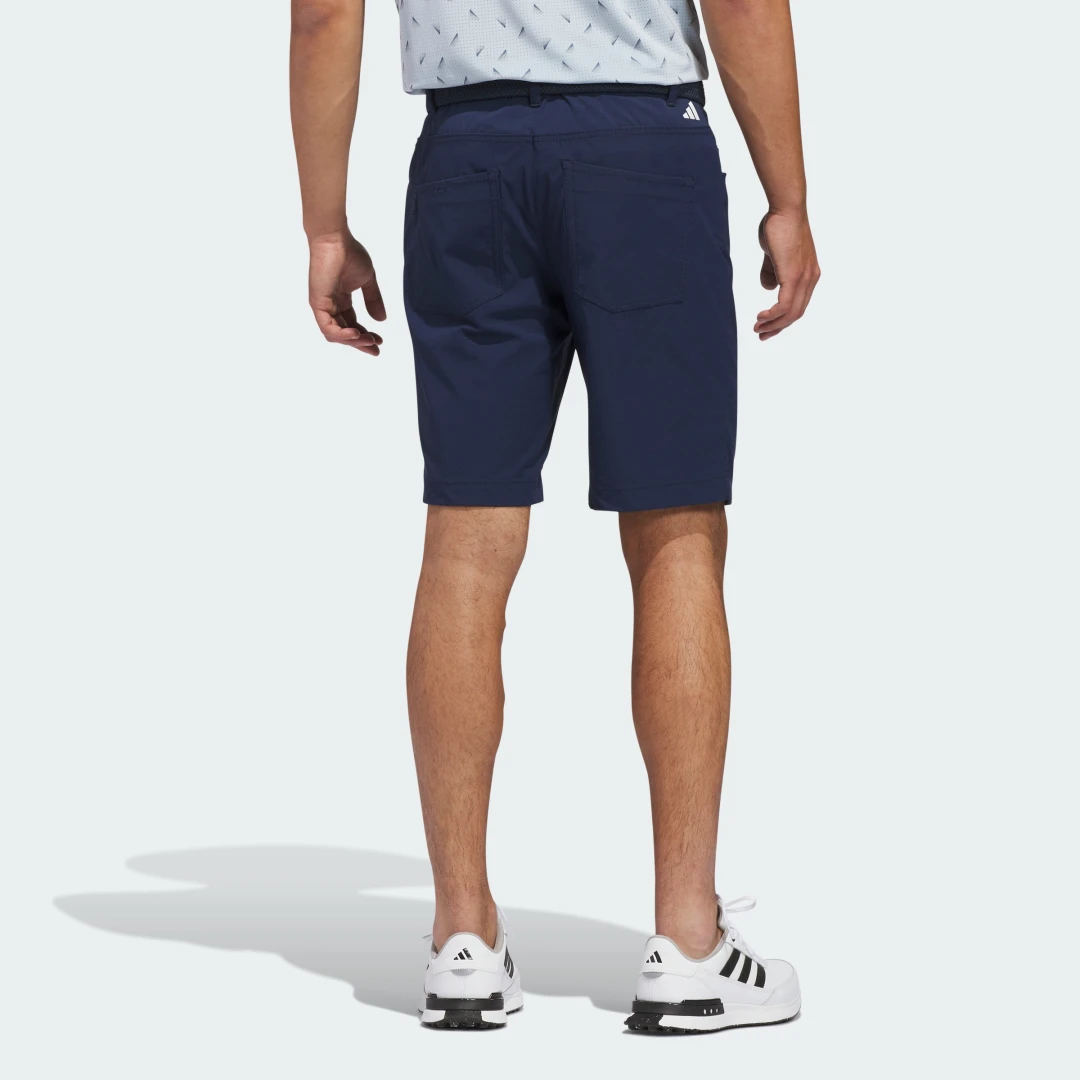 Detalle 2 de Pantalón corto Ultimate365 5-Pocket Golf de Adidas — azul, comodidad para la cancha