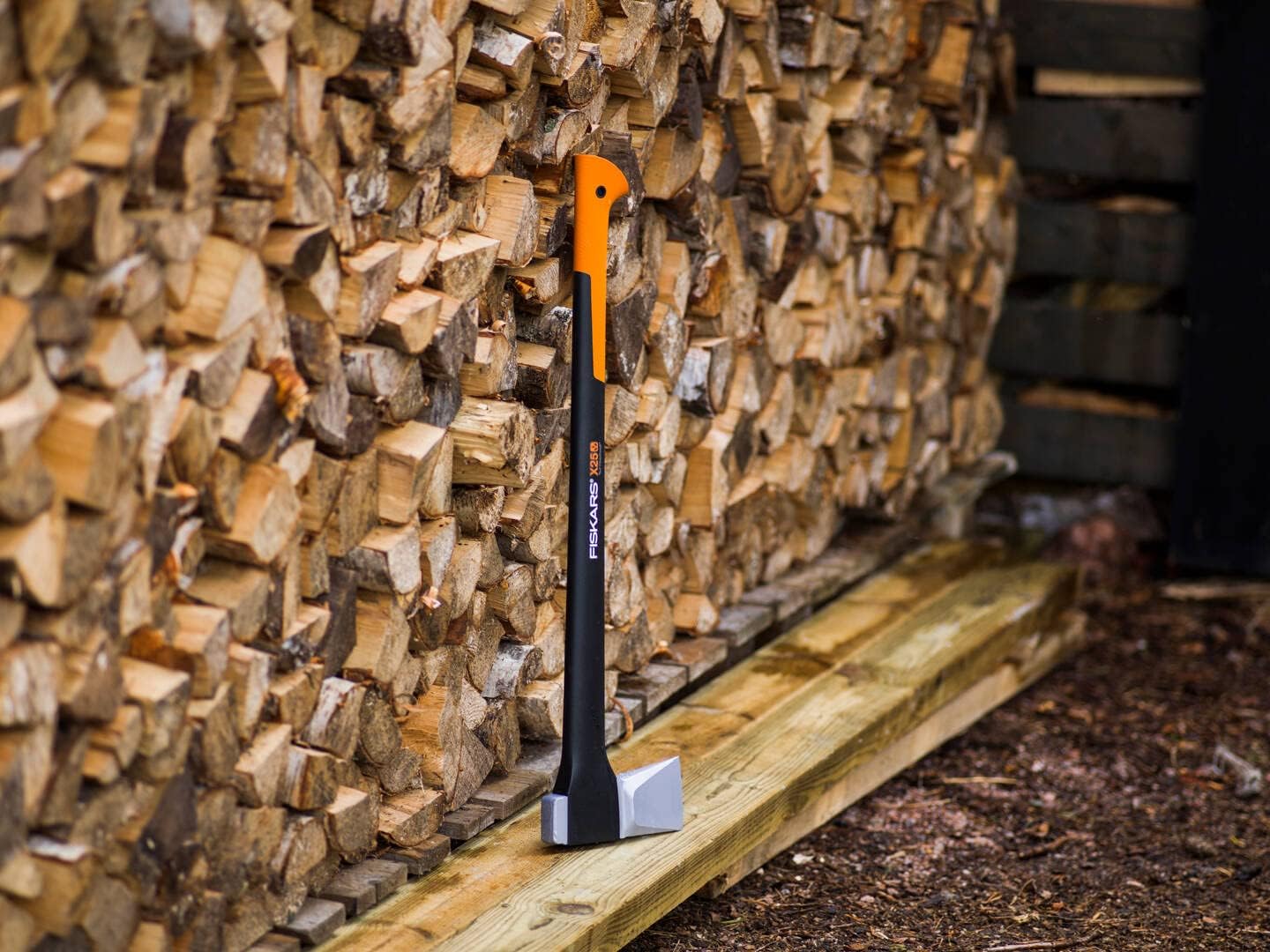 Thumbnail 3 de Fiskars Spaltaxt X25-XL – 72 cm, antihaftbeschichtete Klinge, glasfaserverstärkter Kunststoffstiel, sicher verbunden