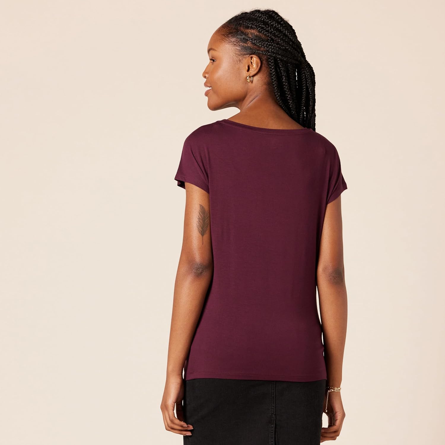 Thumbnail 3 de Amazon Essentials Damen Regular-Fit Kurzarm-T-Shirt mit U-Boot-Ausschnitt