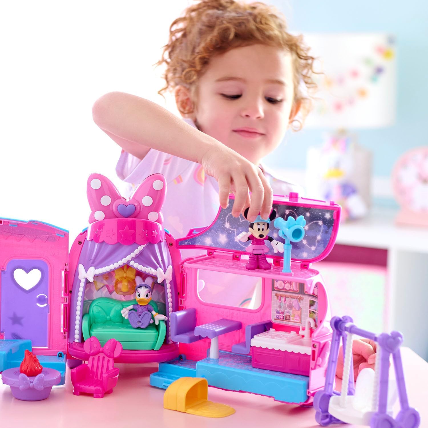 Thumbnail 1 de Minnie Set di gioco Glamper di Minni Bows-A-Glow Disney Junior – Esclusiva Amazon di Just Play
