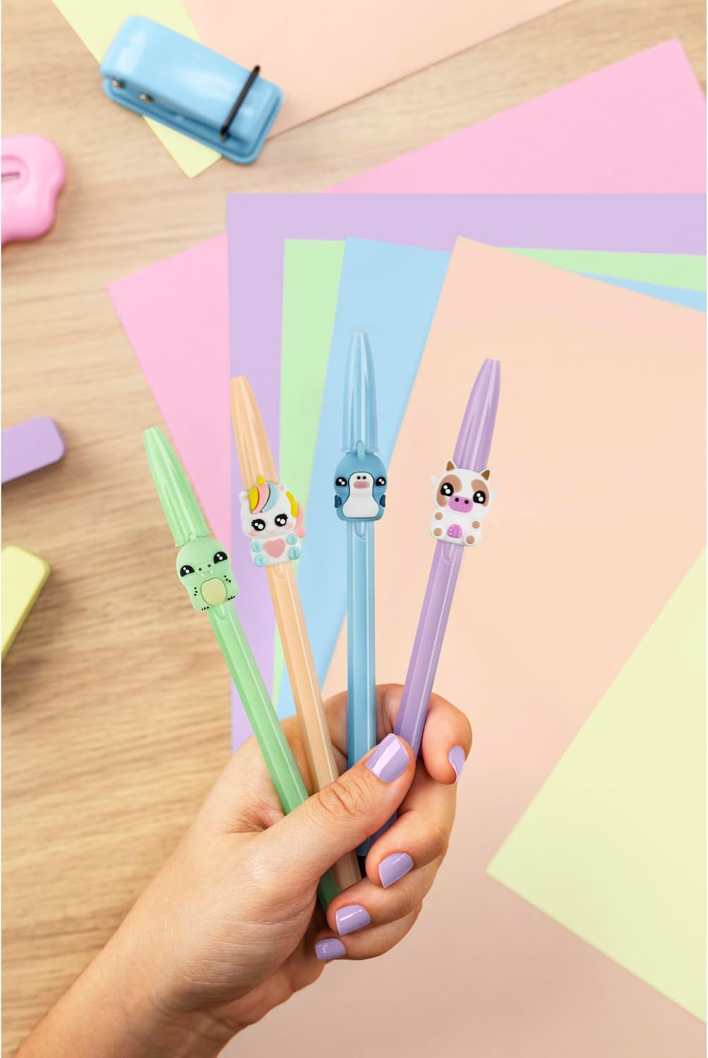 Thumbnail 6 de BIC lot de 5 stylos à bille Cristal Pastel Figurines – pointe moyenne 1,00 mm, encre bleue