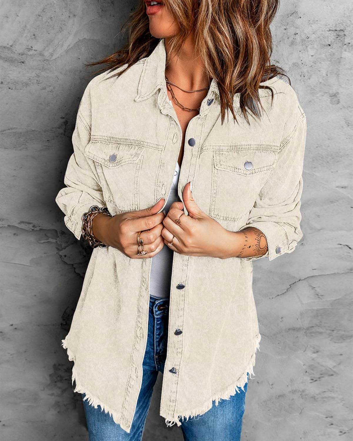 Thumbnail 4 de Vetinee Women’s Oversized Button Up Frayed Hem Shacket Denim Jacket