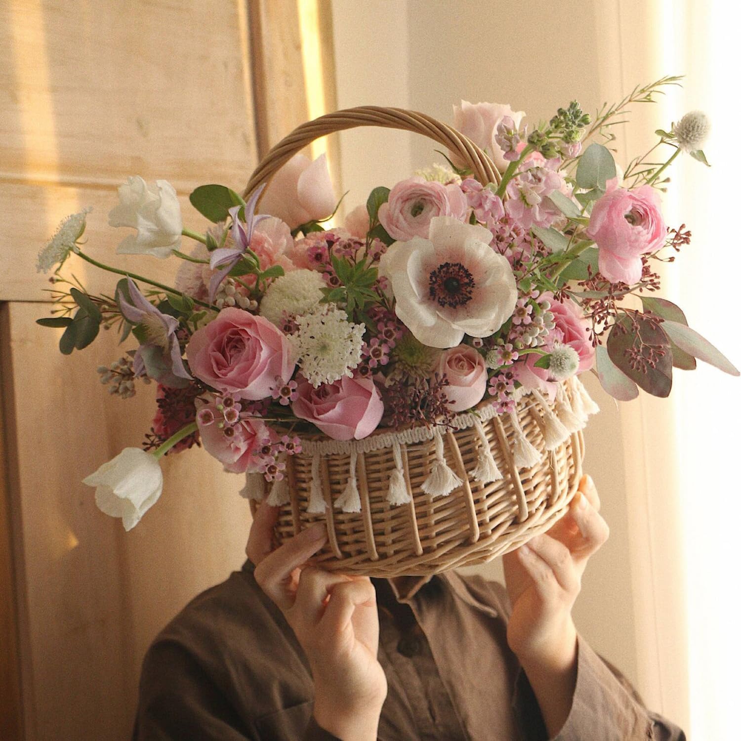 Detalle 2 de 2er-Set Weiden-Blumenkörbchen für Hochzeit mit Henkel (Vintage-Stil)
