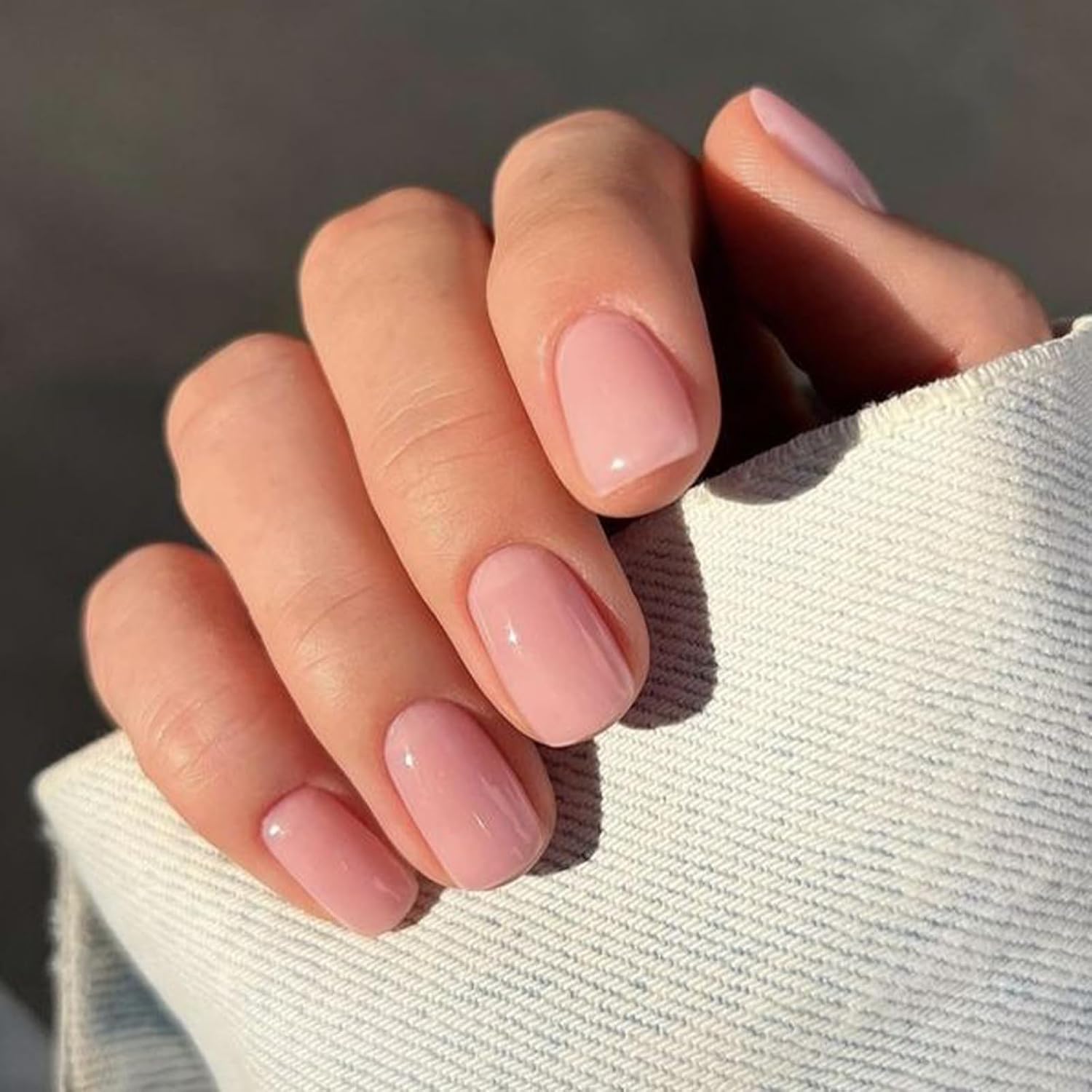 Detalle de Modelones Pink Press on Nails: Summer Short Square Reusable Kit (32Pcs, 16 Sizes)