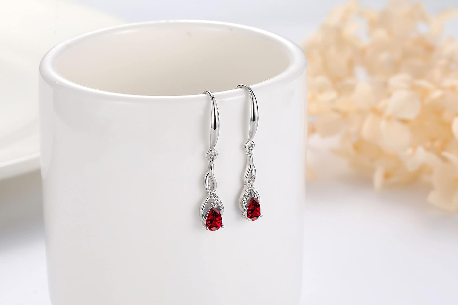 Detalle 2 de WOVEE Hängende Ohrringe aus Sterling Silber 925 mit Zirkonia und Granat