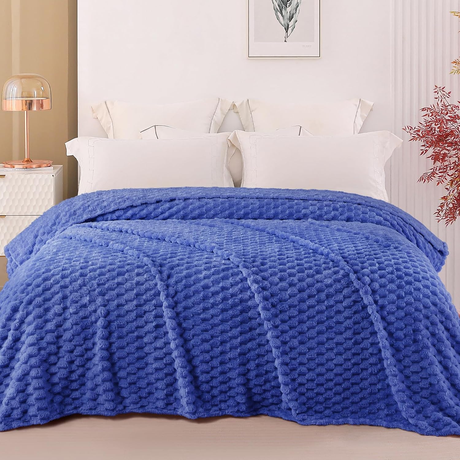 Detalle de Exclusivo Mezcla fleece double size blanket (150x200 cm) in cobalt blue with 3D cloud jacquard