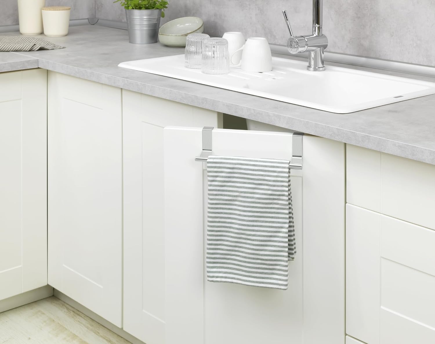 Detalle de Toallero per porta telescópico 60 cm: barra estensibile in acciaio inox per salviette e canovacci