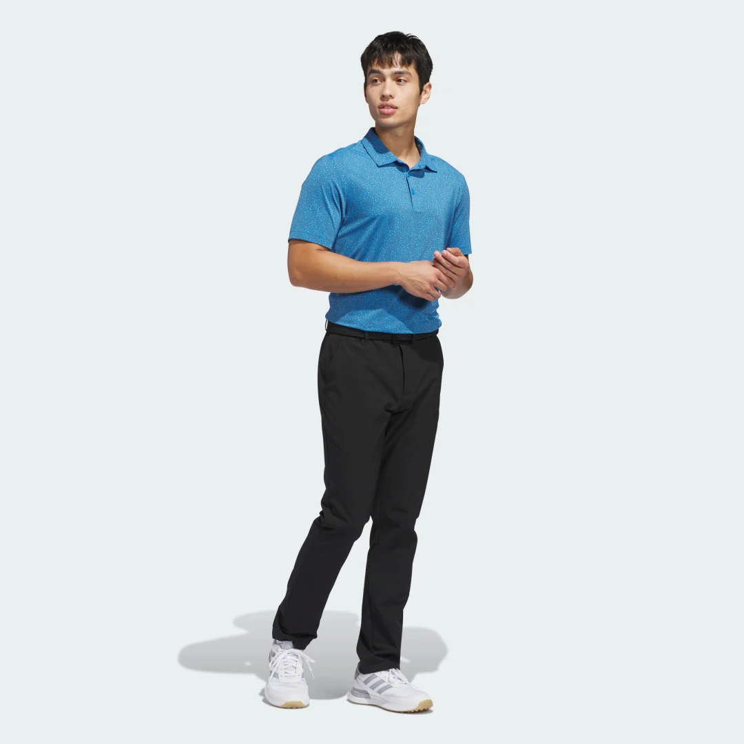 Detalle de Polo Ultimate365 Mini Bunker de Adidas – versión azul para uso diario