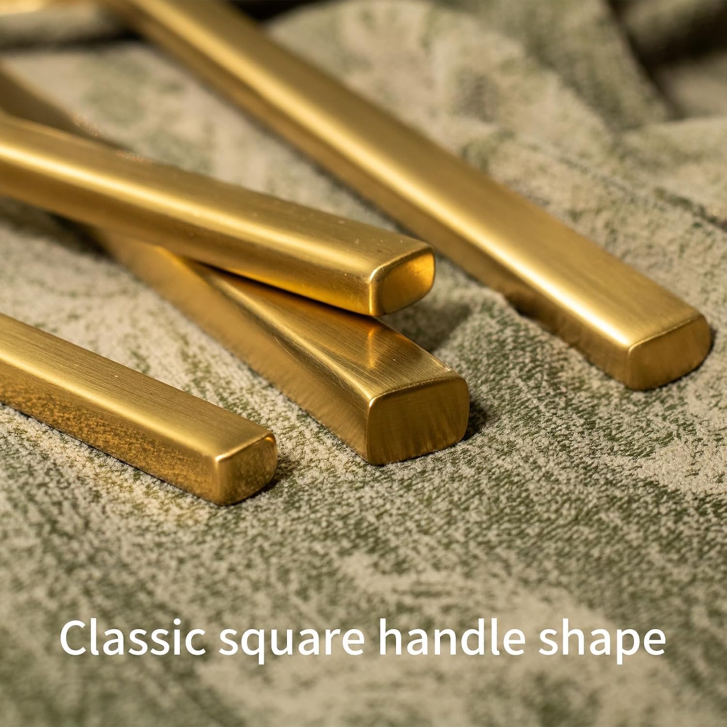 Detalle de Alata Cube Gold 20-Piece Flatware Set: Forged, Matte Gold with Square Handles for 4