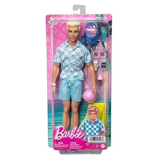 Detalle de Barbie Ken biondo da spiaggia con costume azzurro e camicia blu – set completo per avventure estive