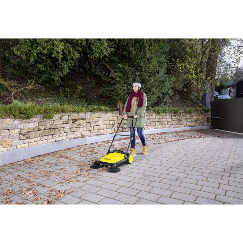 Detalle 2 de Barredora Kärcher S 4 Twin 680 mm – 20 L, 2400 m²/h