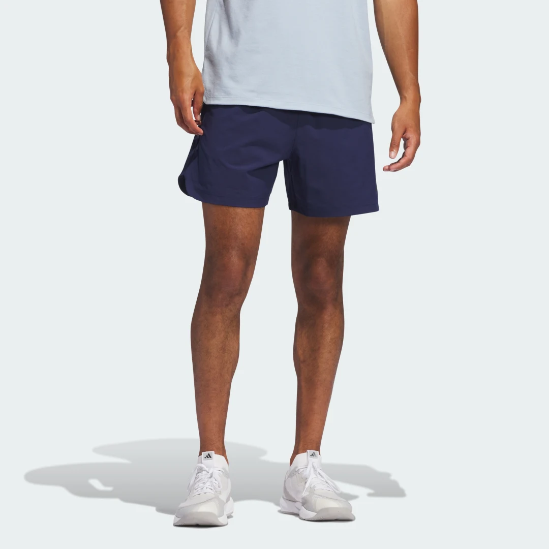 Detalle de Axis Woven Training Shorts de Adidas: comodidad y rendimiento para entrenamientos en azul