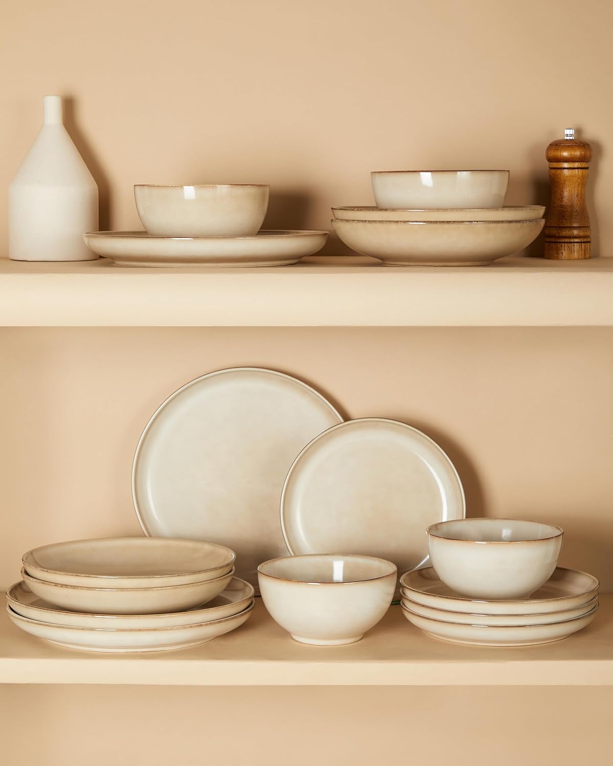 Detalle de Pokini 24-Piece Dinnerware Set for 8: Modern Stoneware in Mocha Beige