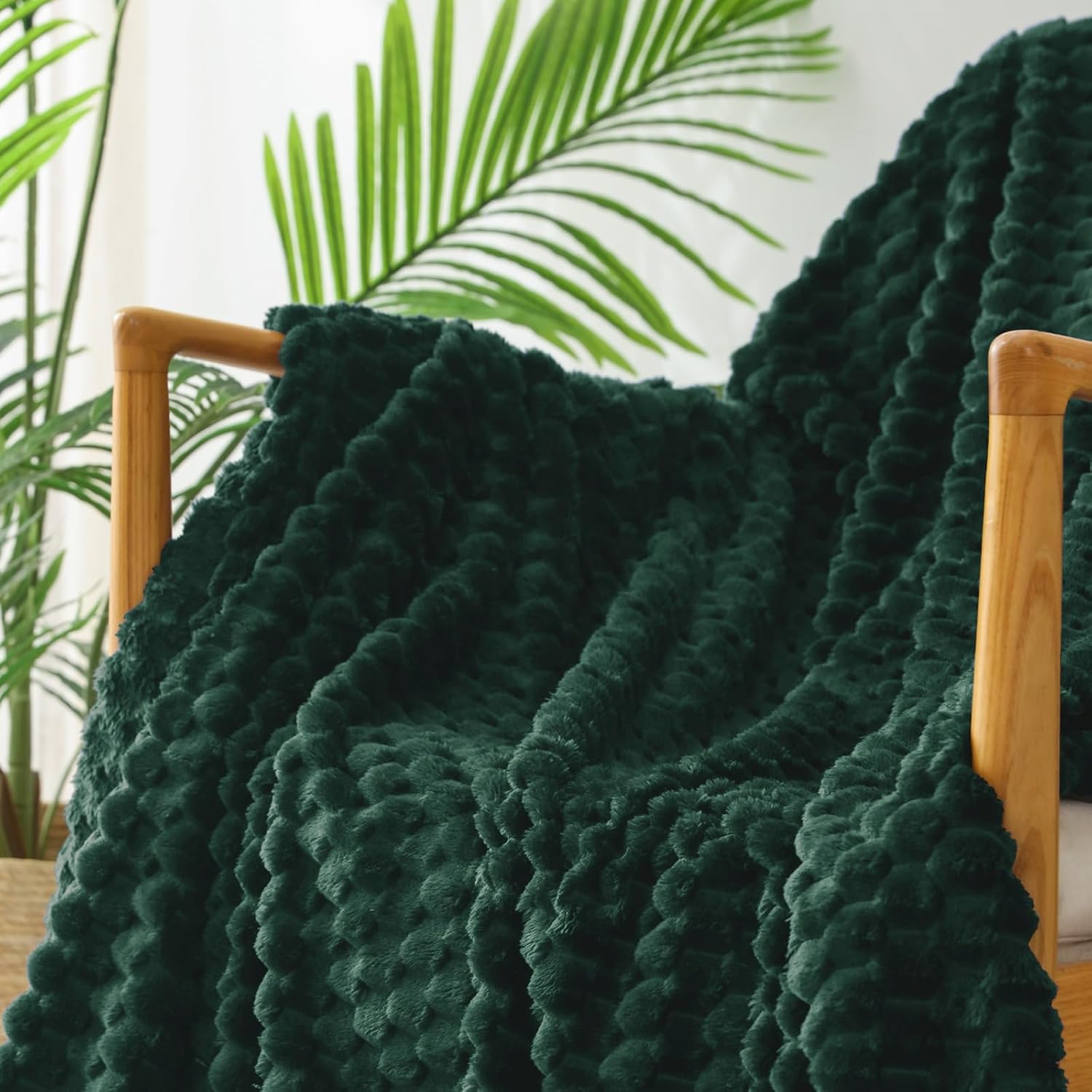 Detalle 2 de Exclusivo Mezcla Kuscheldecke Fleece – Flauschige Sofadecke mit Jacquard (230 x 270 cm), Dunkelgrün