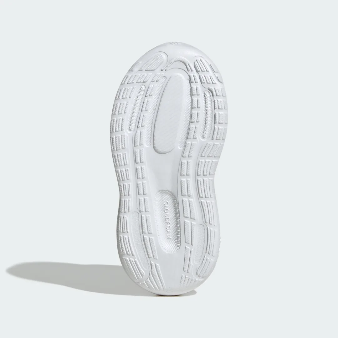 Detalle de Zapatilla Runfalcon 5 Kids de Adidas: comodidad y rendimiento para pequeños runners