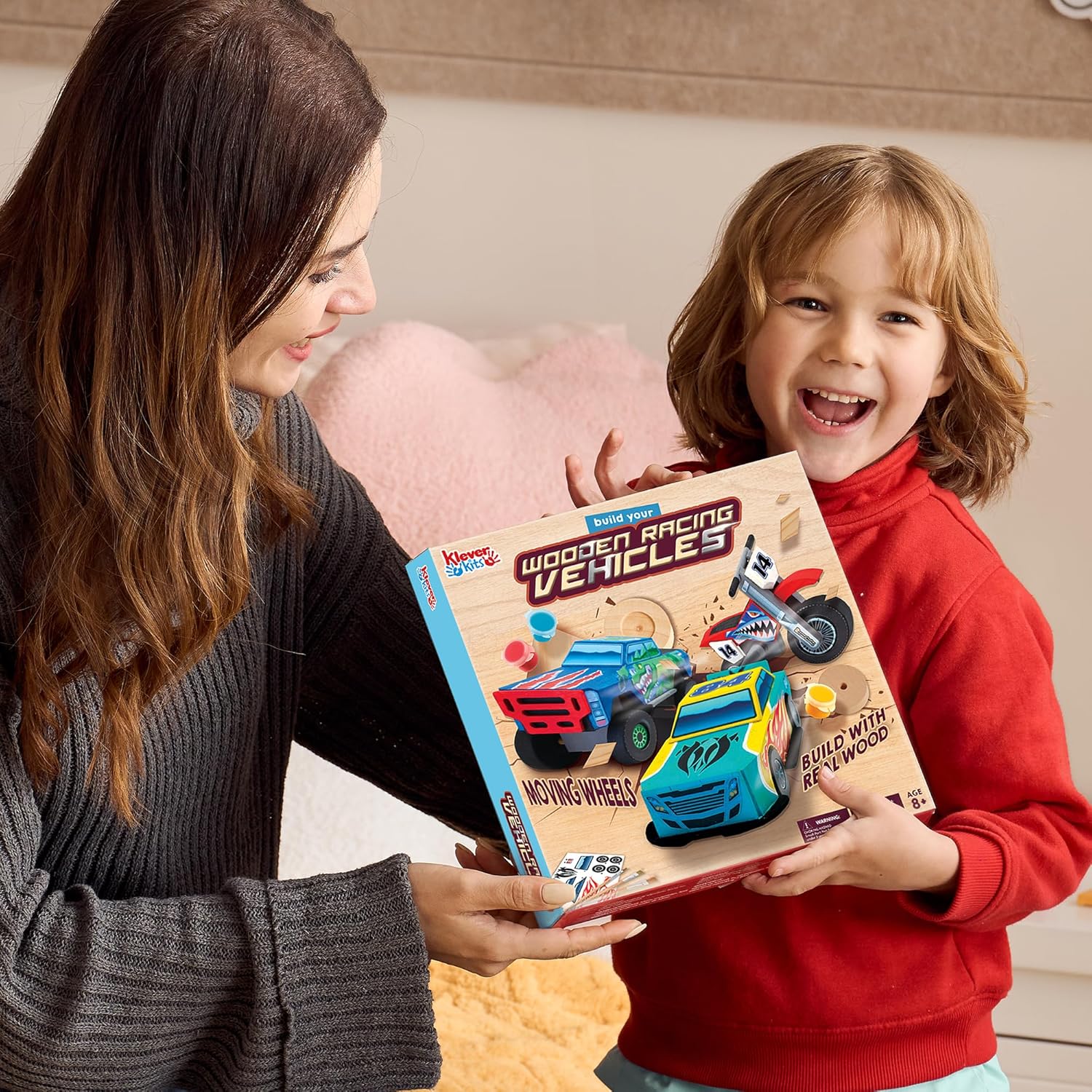 Detalle 2 de Klever Kits Craft Kit: build & paint your own wooden race car (144-piece set)