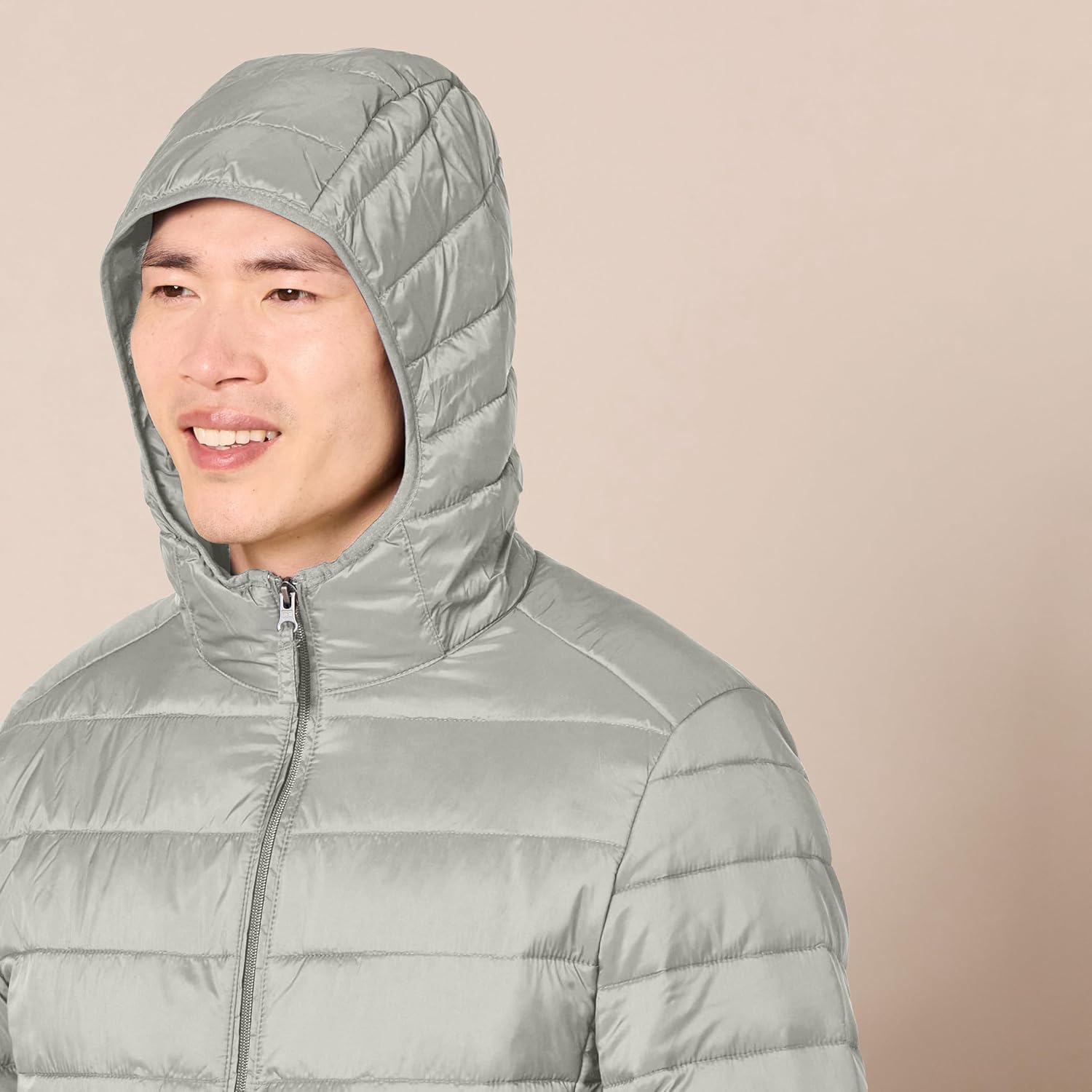 Thumbnail 2 de Amazon Essentials men’s lightweight water-resistant packable hooded puffer jacket