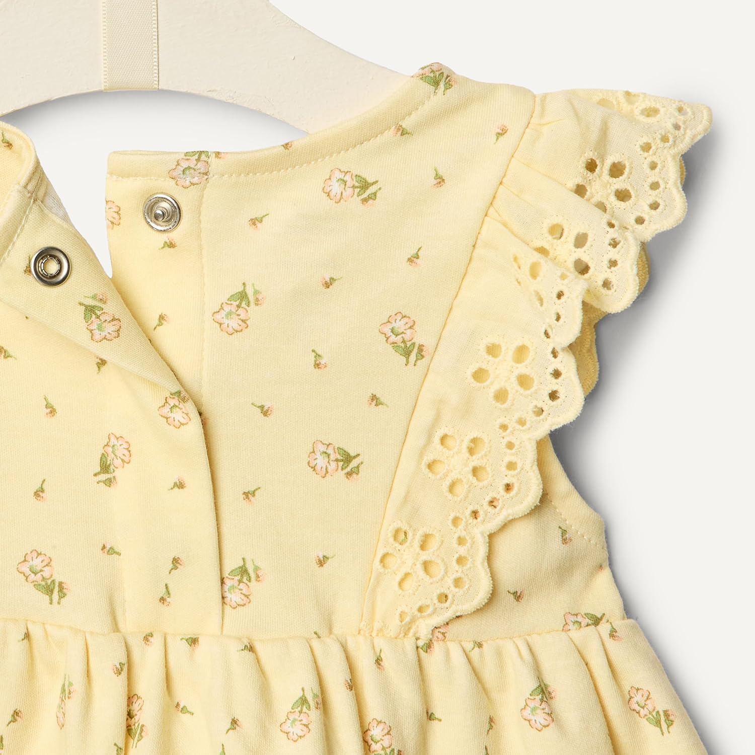 Detalle de Amazon Essentials x Sofia Grainge completino neonata e bambina con occhielli: comfort e stile senza sforzo