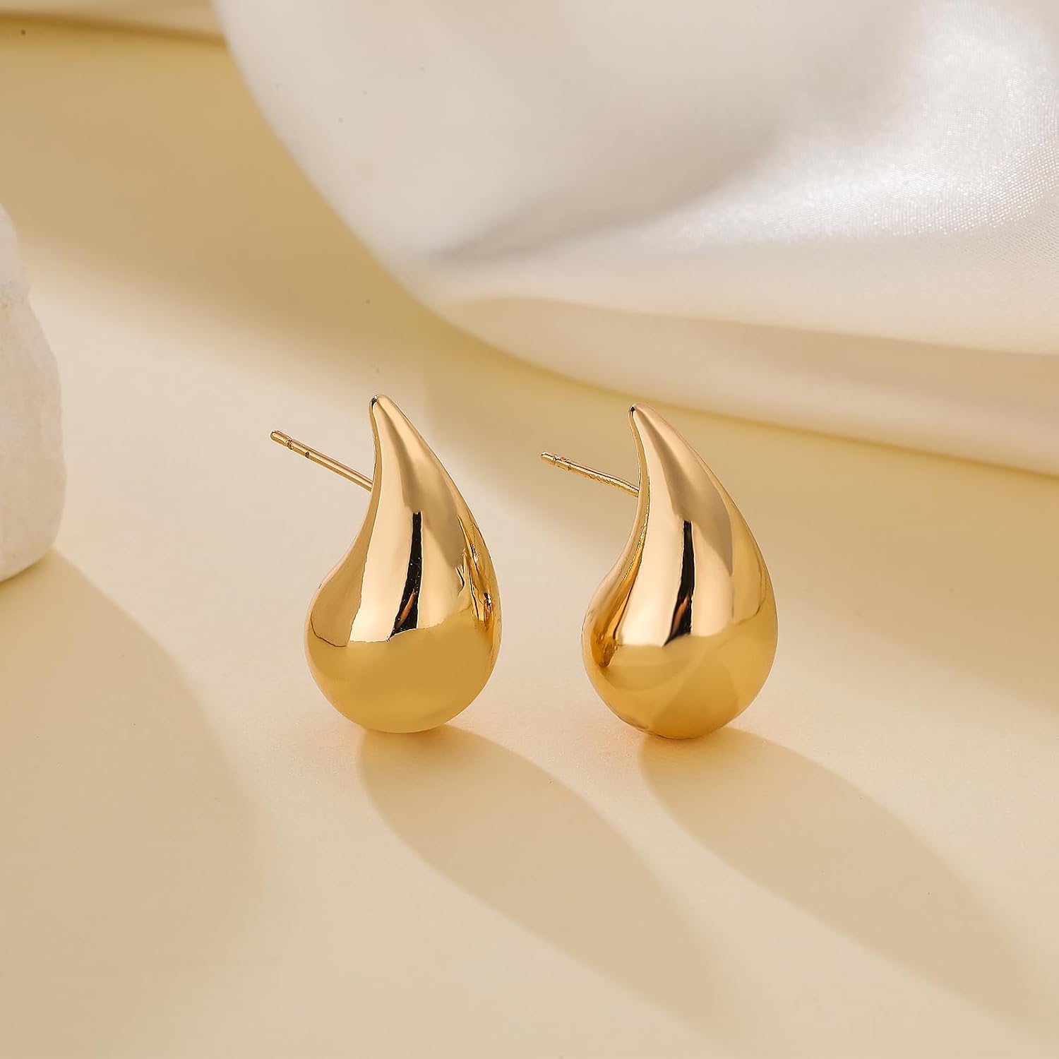 Thumbnail 6 de Apsvo Hoop Earrings, 14K Gold Plated
