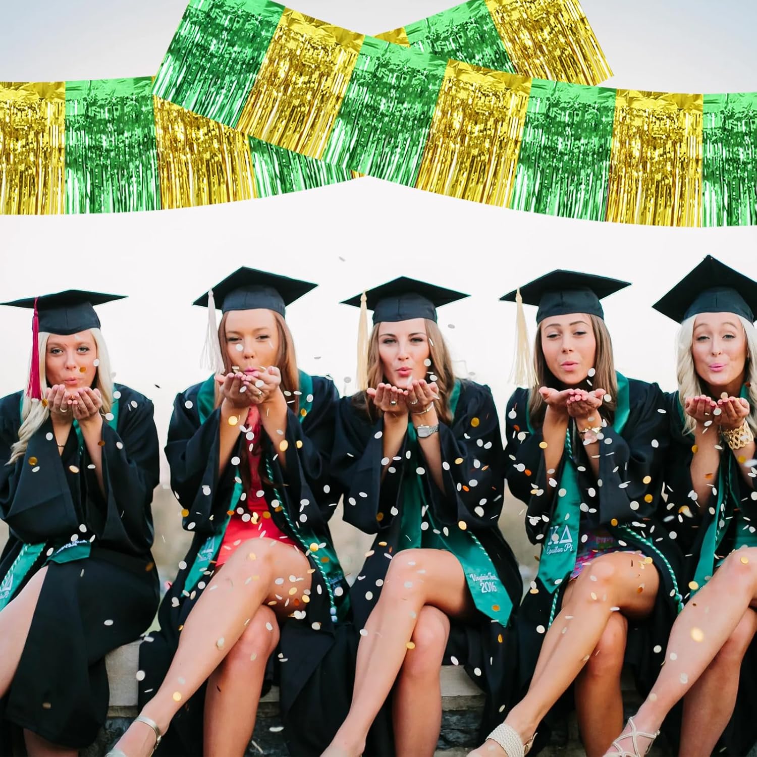 Thumbnail 4 de BEISHIDA 3 Packs Metallic Foil Fringe Garland – Green & Gold Tassel Banners (Total 30 Feet)