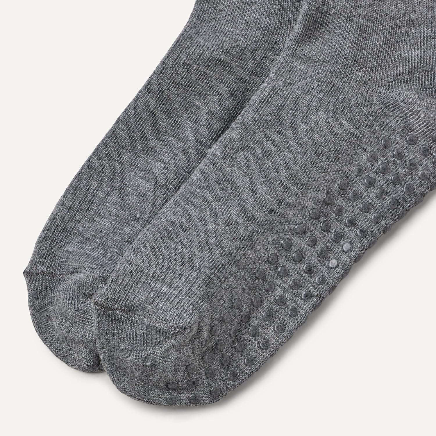 Thumbnail 2 de Amazon Essentials Women’s Non-Slip Pilates Crew Socks with Grips (4 pairs)