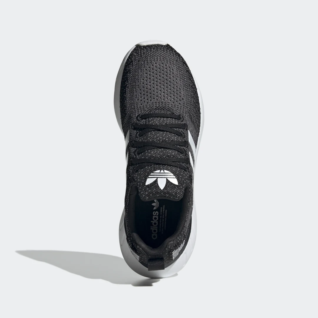 Thumbnail 1 de Zapatilla Swift Run 22 de Adidas: comodidad para uso diario en color negro