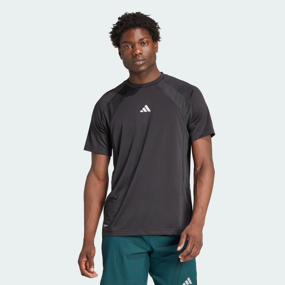 Detalle de Camiseta Tech Apparel CLIMACOOL de Adidas – negro