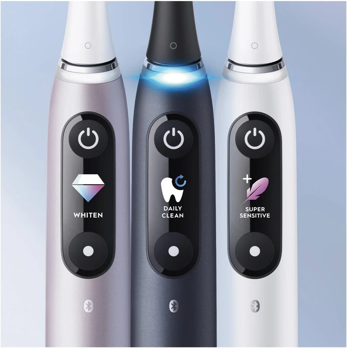 Detalle 2 de Oral-B iO 9 Holiday Edition mit zusätzlichen Aufsteckbürsten – präzise Reinigung und KI-Feedback