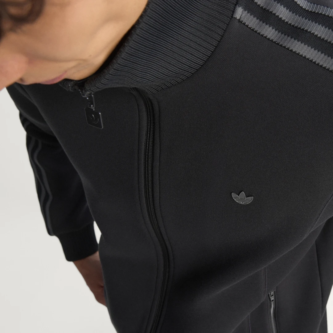Detalle 2 de Sudadera prémium Adidas Negra