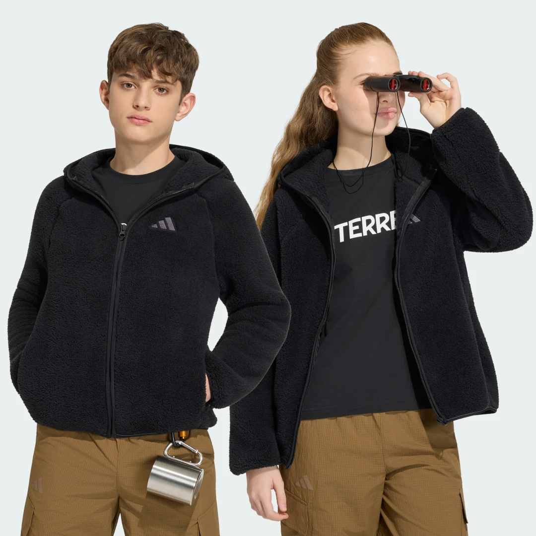 Detalle de Chaqueta Terrex Xploric de Adidas, felpa con capucha y cremallera (negra)