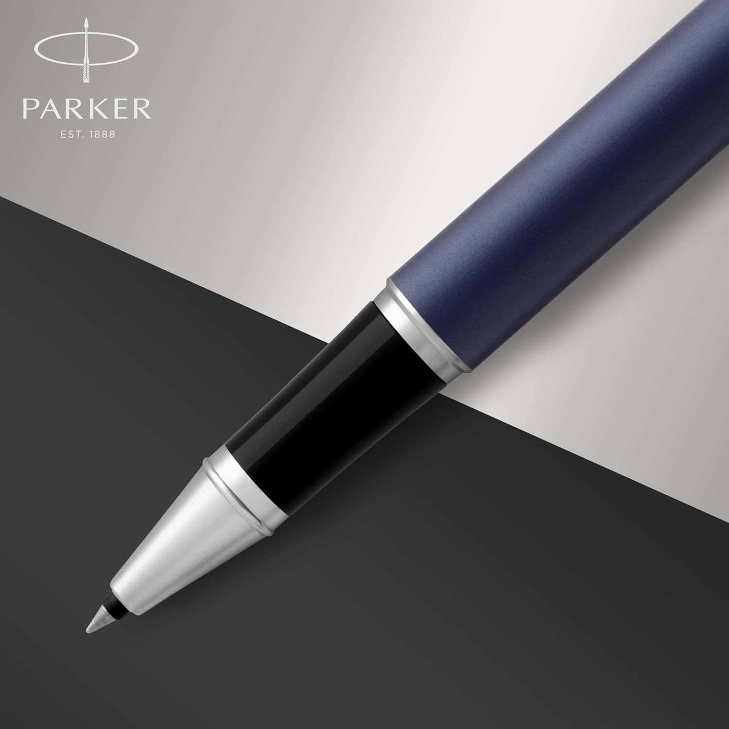 Detalle de Parker IM Rollerball Pen in Matte Blue (Fine Point Black Ink) with Gift Box
