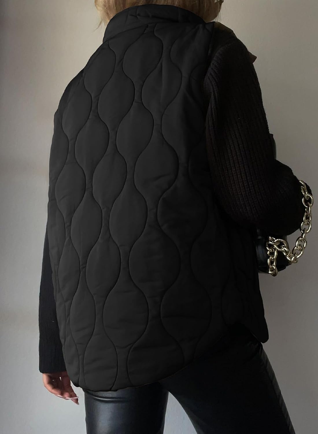 Detalle 2 de EVALESS Cropped Puffer Vest 2025
