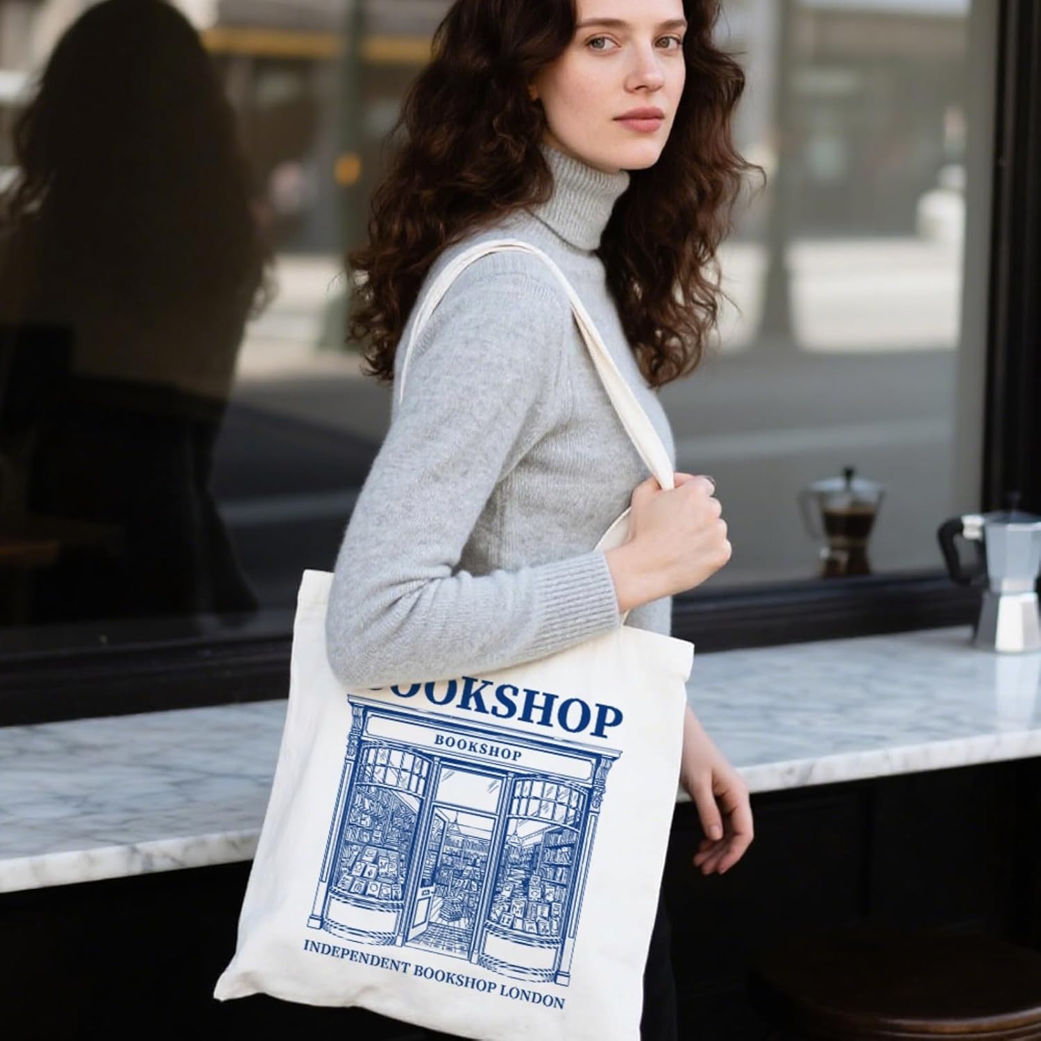 Detalle de ANATTASOUL Canvas Tote Bag London Bookshop – Durable Reusable Tote for Everyday Use