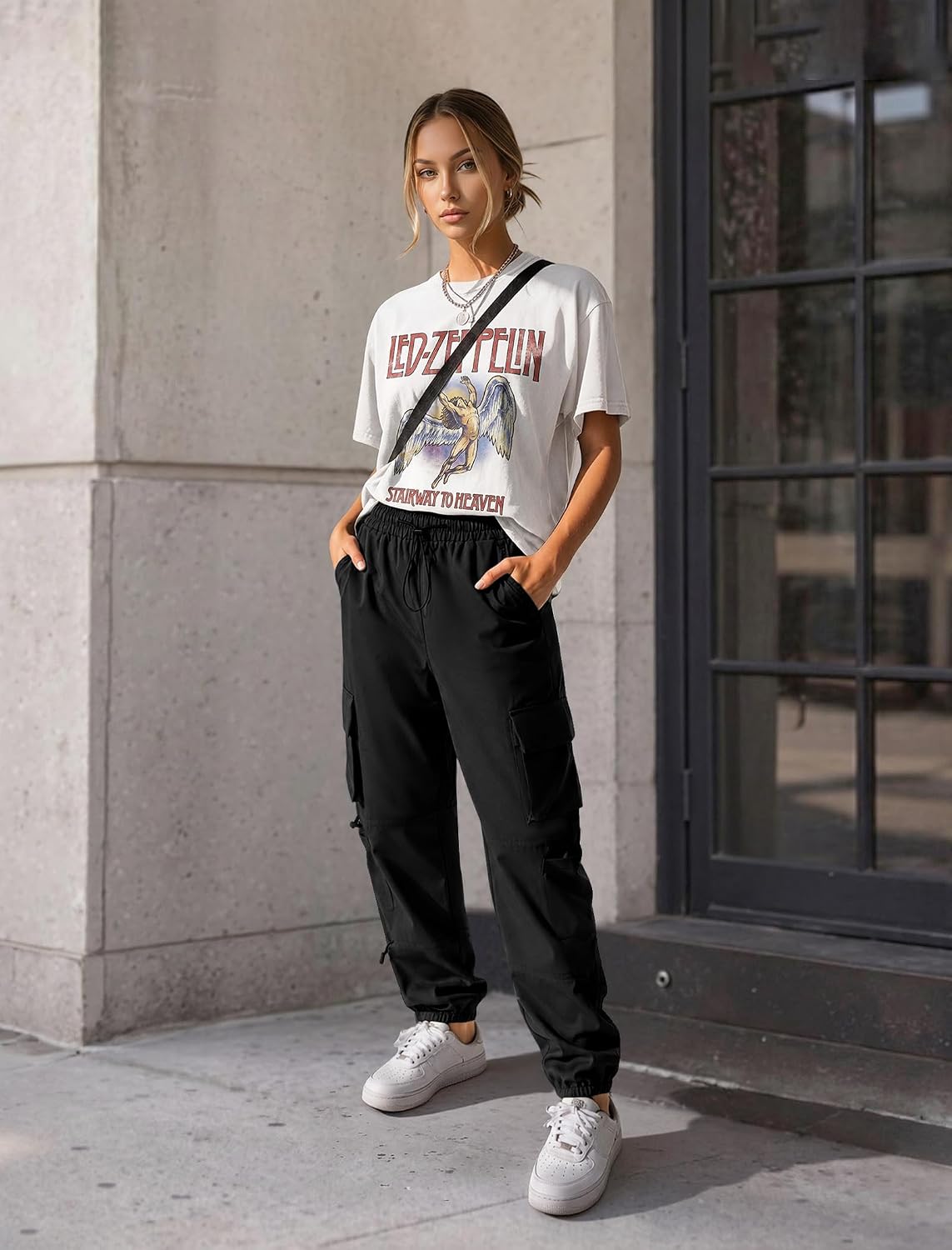 Detalle de COPYLEAF Women's Cargo Pants