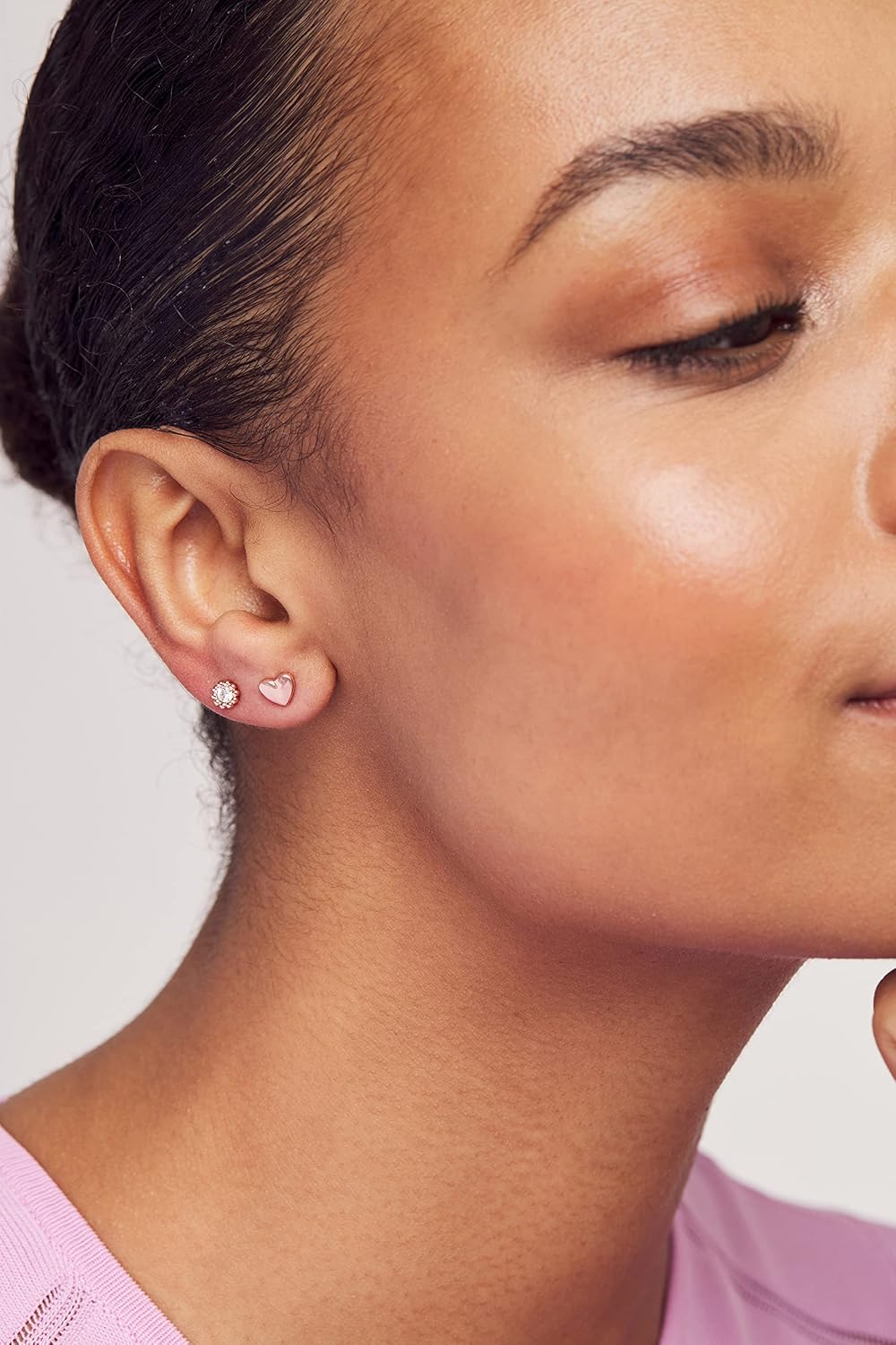 Detalle 2 de Ted Baker Harly Tiny Heart Stud Earrings 0.6cm