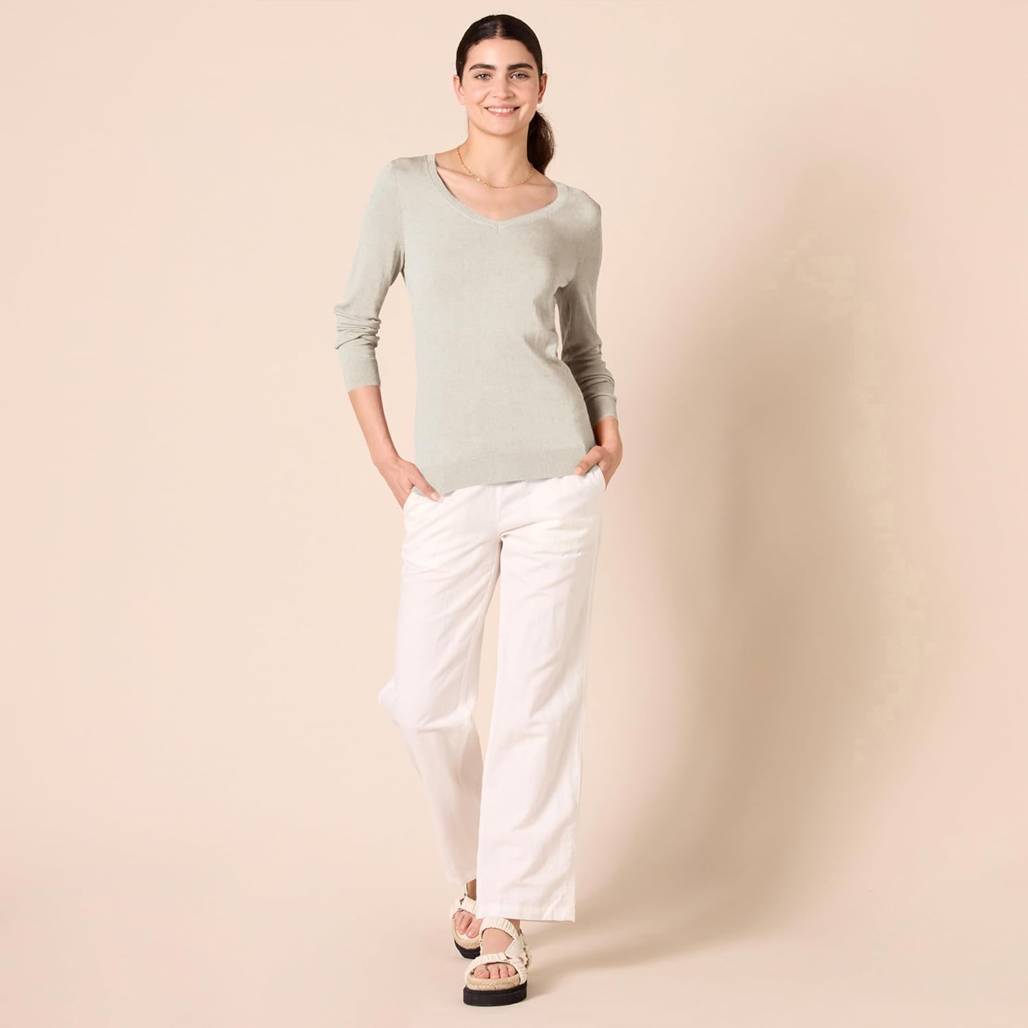 Thumbnail 2 de Amazon Essentials Donna Maglione Leggero con Scollo a V a maniche lunghe, vestibilità classica