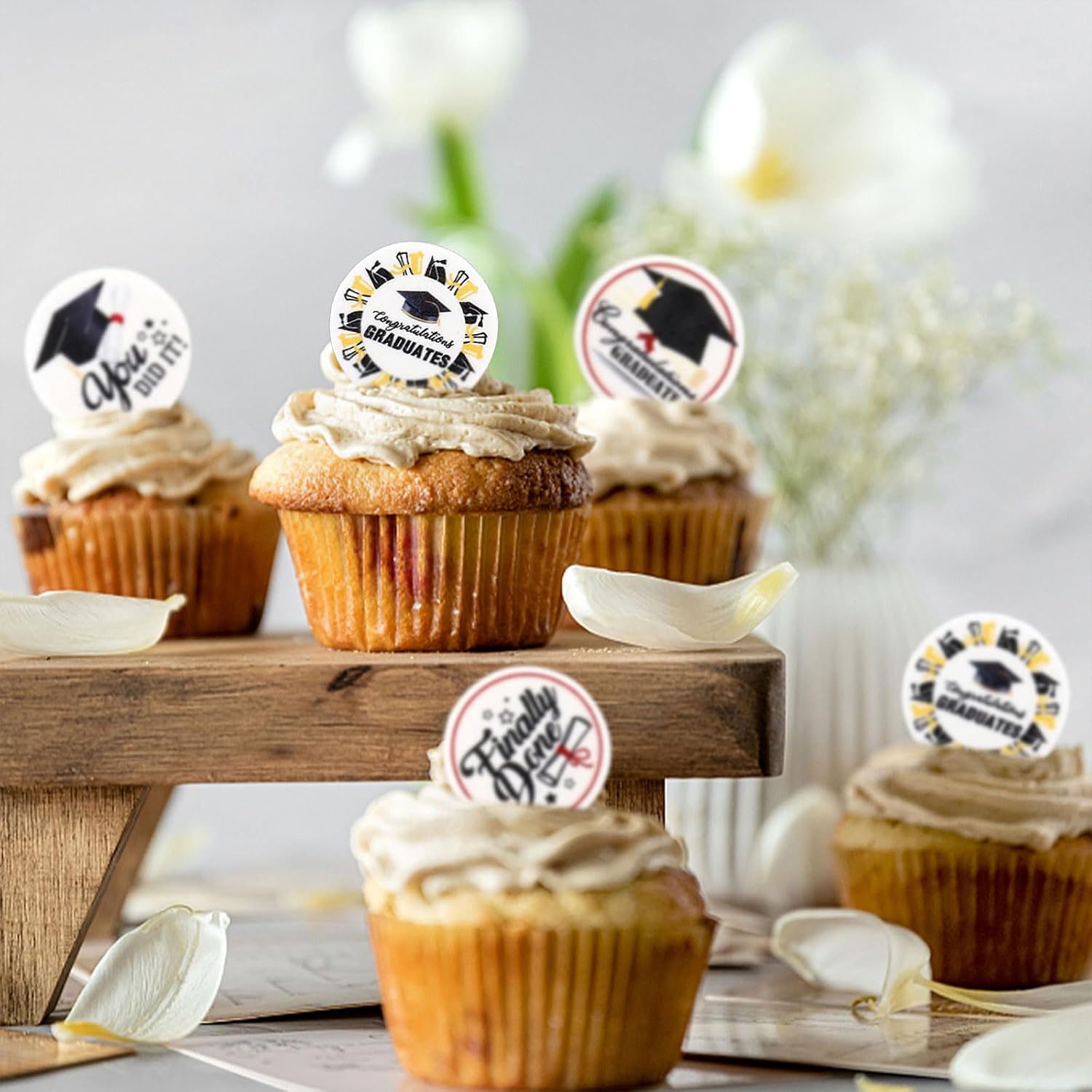 Detalle de Keaziu 2026 Edible Graduation Cupcake Toppers, 40 Rice Paper Picks