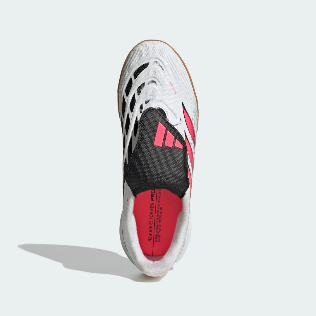 Detalle de Bota de fútbol Predator League Indoor con lengüeta plegable de Adidas (blanca)