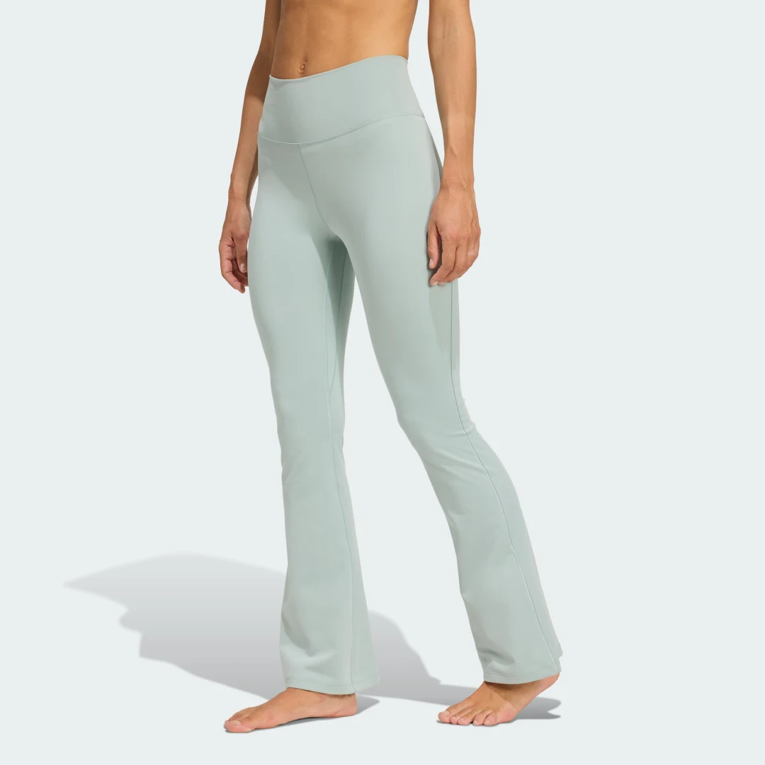 Imagen de Mallas All Me Flare de Adidas — comodidad y estilo en verde en OfertitasTOP