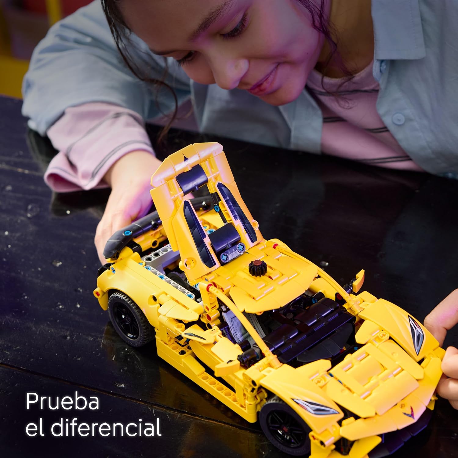 Detalle 2 de LEGO Technic Chevrolet Corvette Stingray 42205