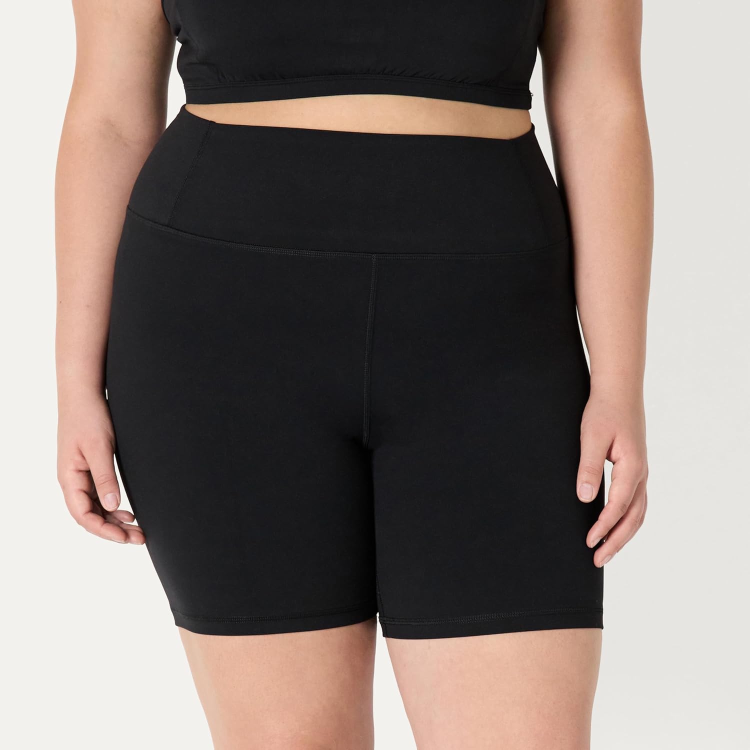 Thumbnail 5 de Amazon Essentials Damen sportliche FormFlex Radlerhose mit Taschen & hoher Taille (17,8 cm Innennaht, Größe S)