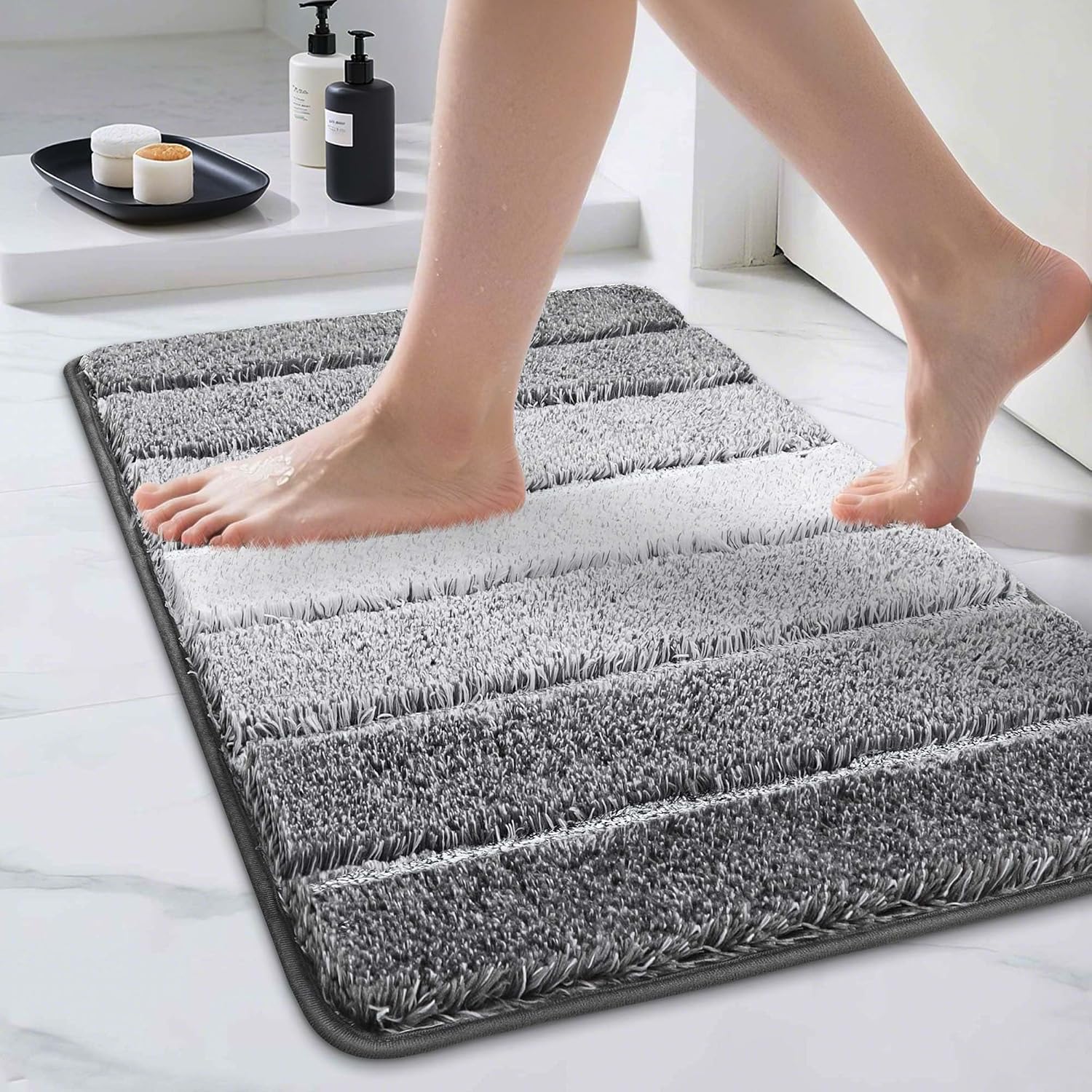 Detalle de COSY HOMEER Badezimmerteppich 40 x 60 cm – Flauschige, rutschfeste Badematte in Grau