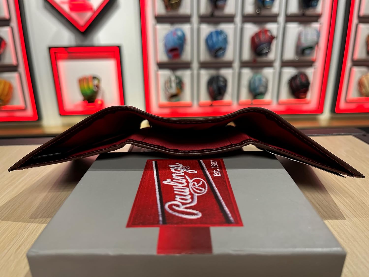 Detalle 1 de Rawlings Men’s Trifold Wallet Collection Genuine Leather (Multiple Styles & Colors)