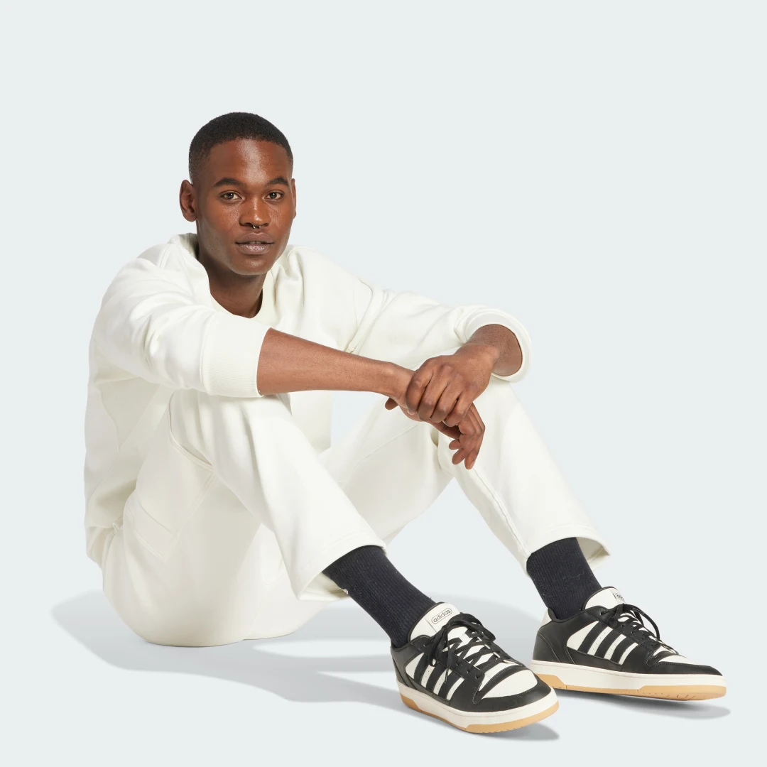 Detalle de Pantalón ALL SZN Fleece Graphic Loose de Adidas - blanco, comodidad casual