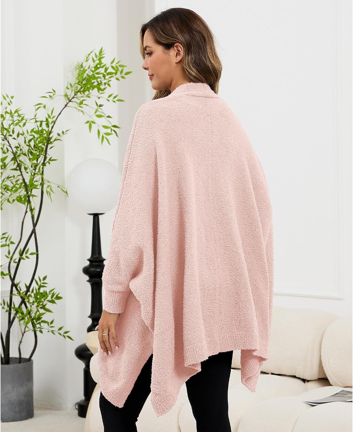 Detalle de CUBRIDGE Sherpa Wearable Blanket Poncho with Pockets and Ribbed Cuffs
