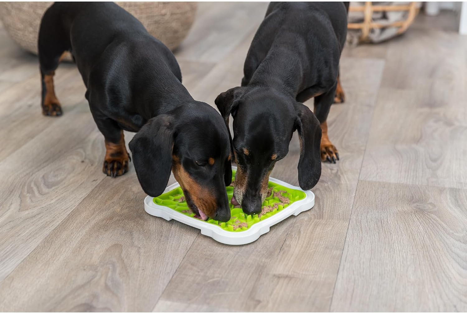 Detalle de Trixie Lick'n Snack Licking Plate – Slow Feeder (Medium, Green) for Dogs and Cats