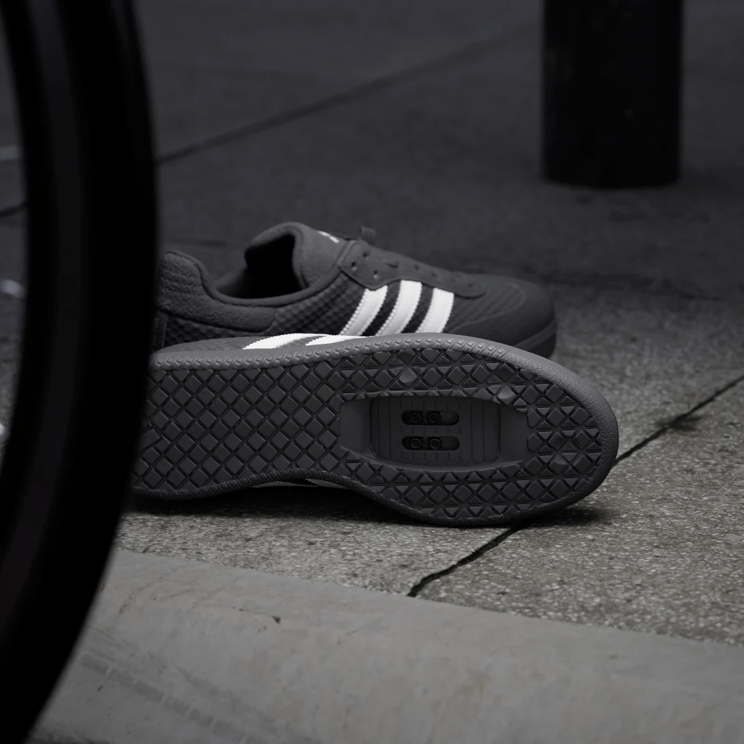 Detalle de Zapatilla de ciclismo Velosamba Cold.Rdy de Adidas
