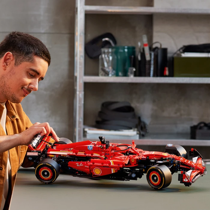 Thumbnail 6 de LEGO Technic Ferrari SF-24 F1 Rennauto 42207 – Ausstellungsmodell mit 1.361 Teilen